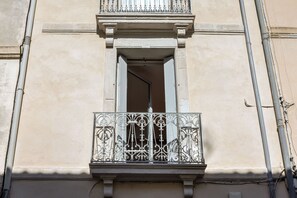Exterior detail - Parfum méditerranée - Première conciergerie (Montpellier)