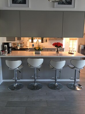 Fridge, microwave, oven, stovetop - Vacation home for rent-garden with mineral waters-Near Agua  hotel and Casino (Thousand Palms)