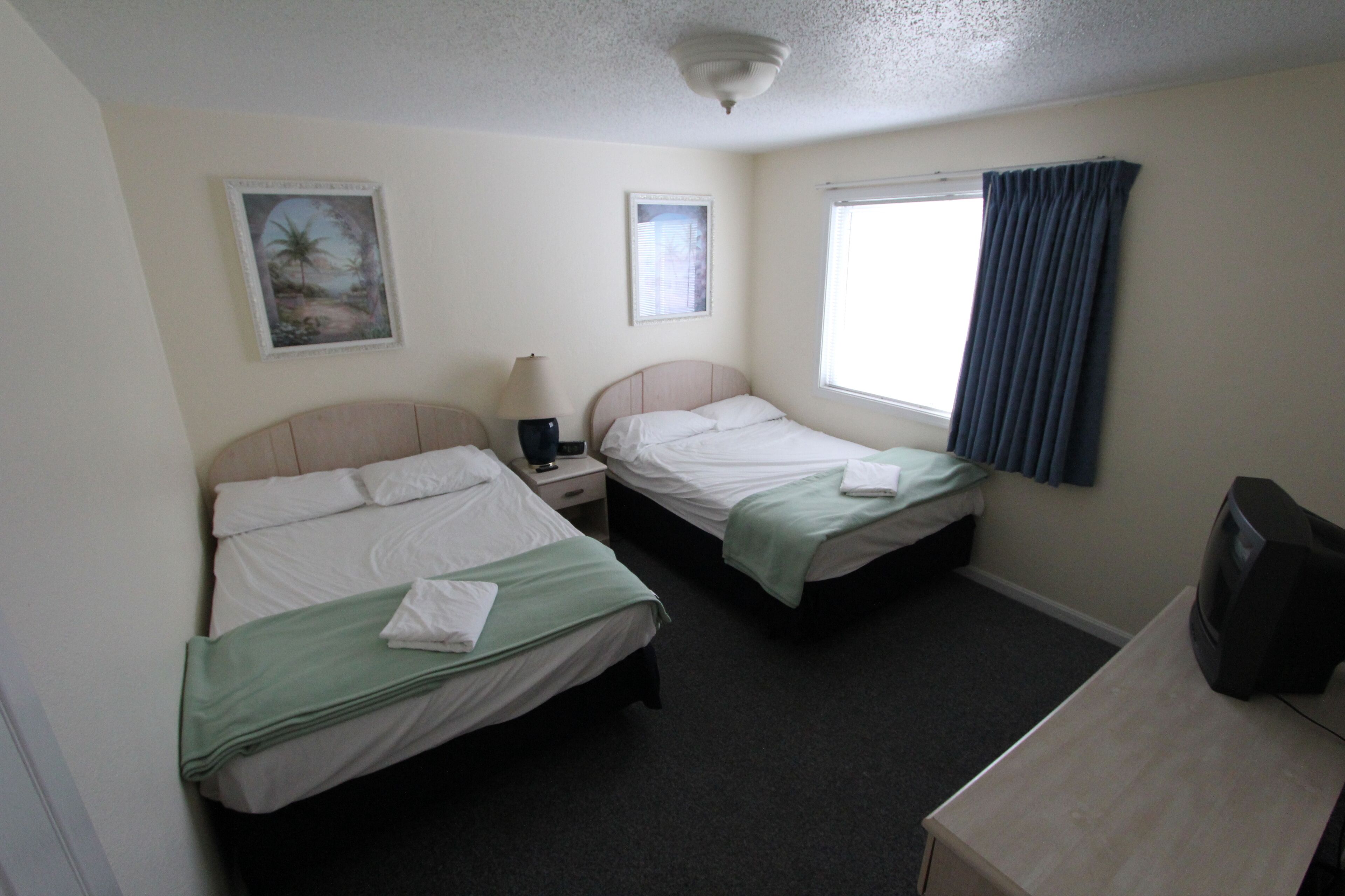 Groups welcomed! Walking distance to beach and Boardwalk with outdoor pool.