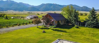 Adorable Montana Country Cabin