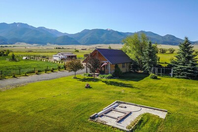 Adorable Montana Country Cabin