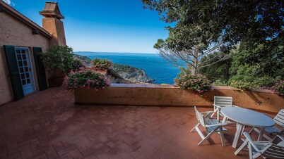 Apartamento de lujo en el mar con la vista en las islas de Giglio y Giannutri