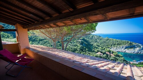 Luxus-Apartment direkt am Meer mit Blick auf Inseln Giglio und Giannutri
