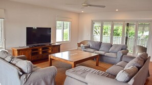 Fernseher, Netflix, DVD-Player, Streaming-Dienste