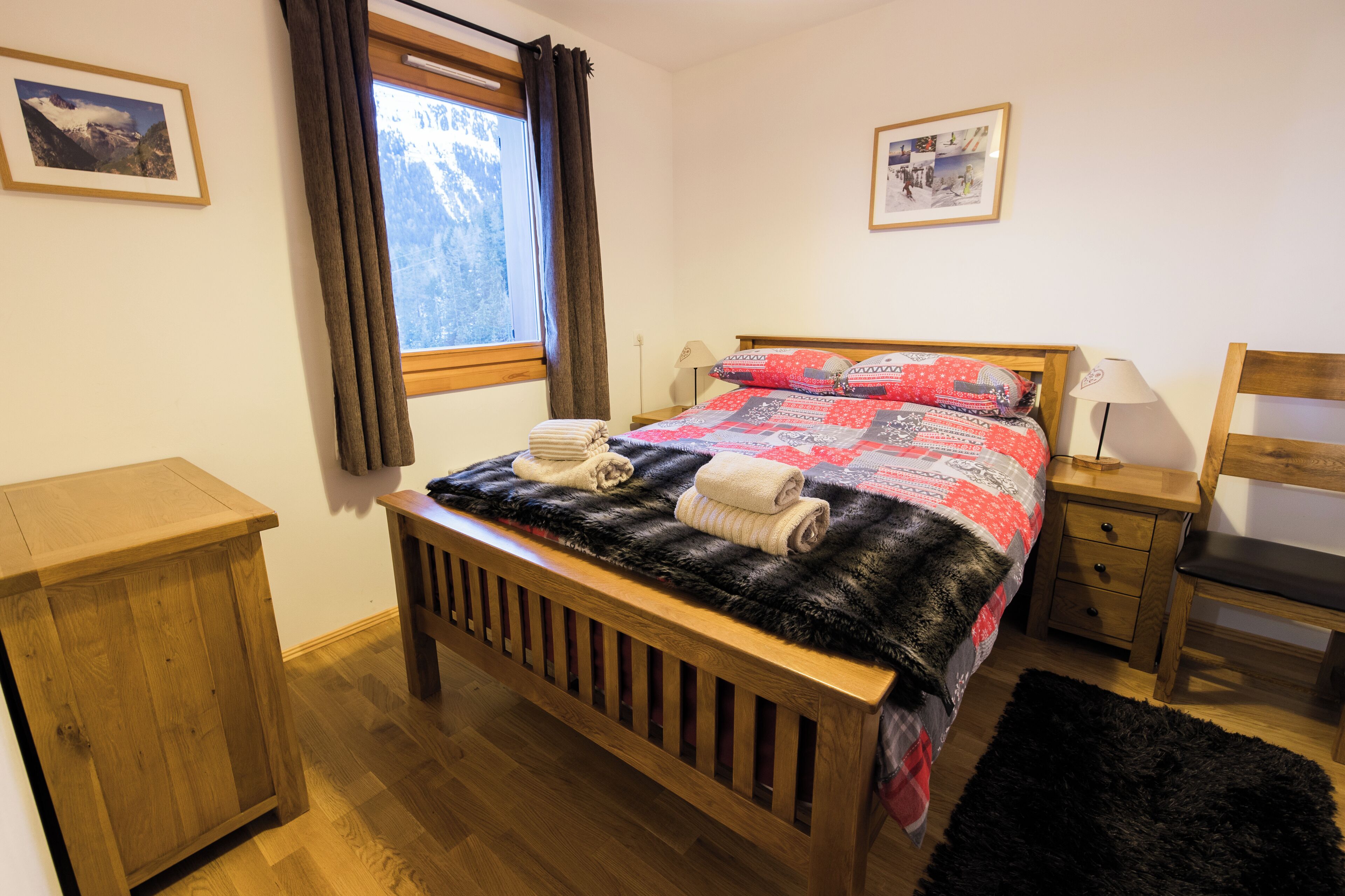 3 slaapkamers, een strijkplank/strijkijzer, reisbedje, gratis wifi