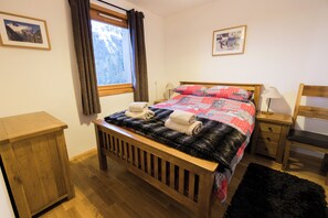 3 bedrooms, iron/ironing board, travel cot, free WiFi