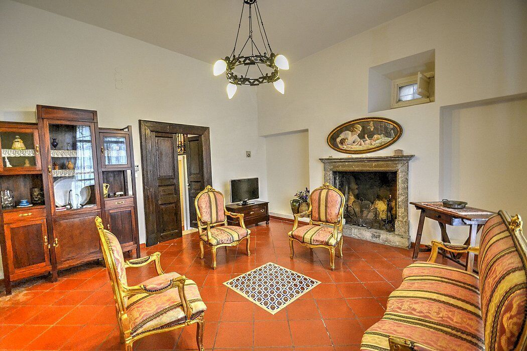 Villa delle Signorine: An elegant and welcoming three-story villa situated in a quiet location, surrounded by a wonderful garden, with Free WI-FI.