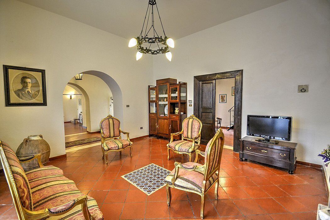 Villa delle Signorine: An elegant and welcoming three-story villa situated in a quiet location, surrounded by a wonderful garden, with Free WI-FI.