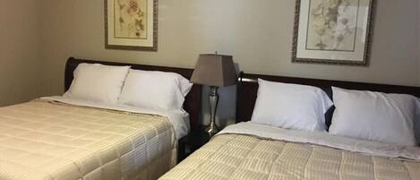 2 bedrooms, desk, iron/ironing board, WiFi