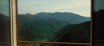 Bright 2 bedroom countryside villa between Portofino and the Cinque Terre