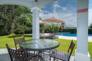Outdoor dining - Casa Patron 6 bdrs pool in Los Suenos (Playa Herradura)
