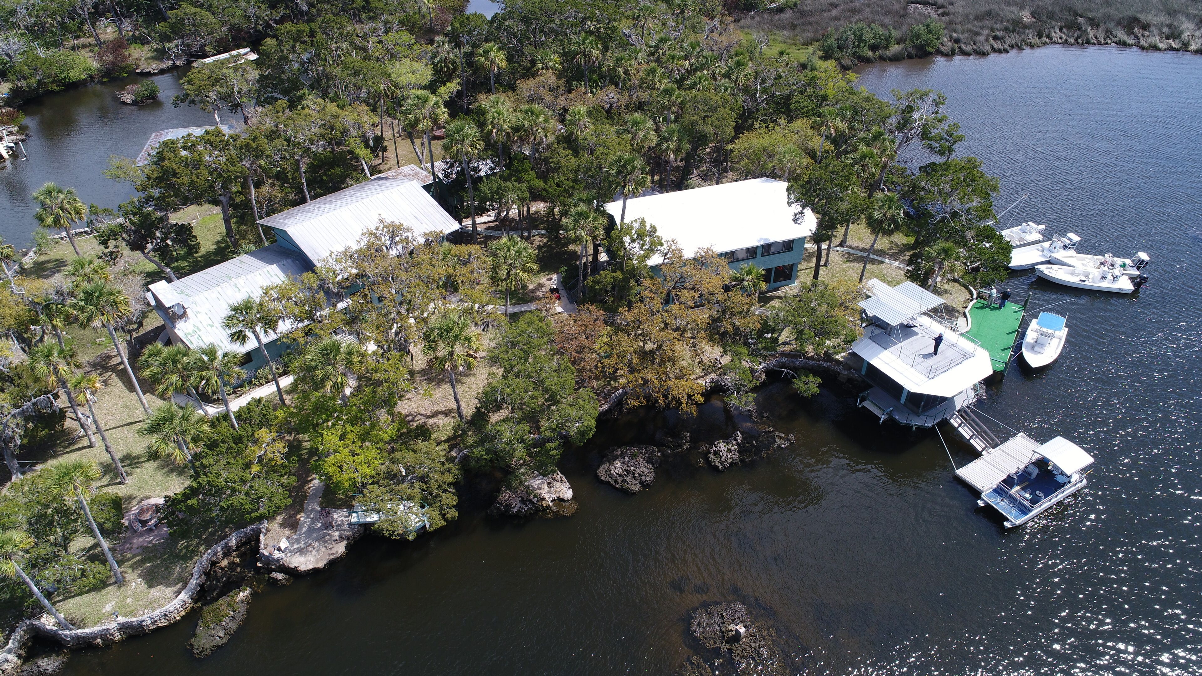Private Island Lodge - Anglers, Scallopers, Get-A-Ways, Golfers, Retreats