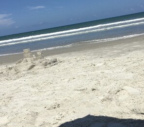 On the beach, beach towels - Delightful condo on Cocoa Beach with excellent ocean view! 3rd Floor - 3B 2Ba (Cocoa Beach)