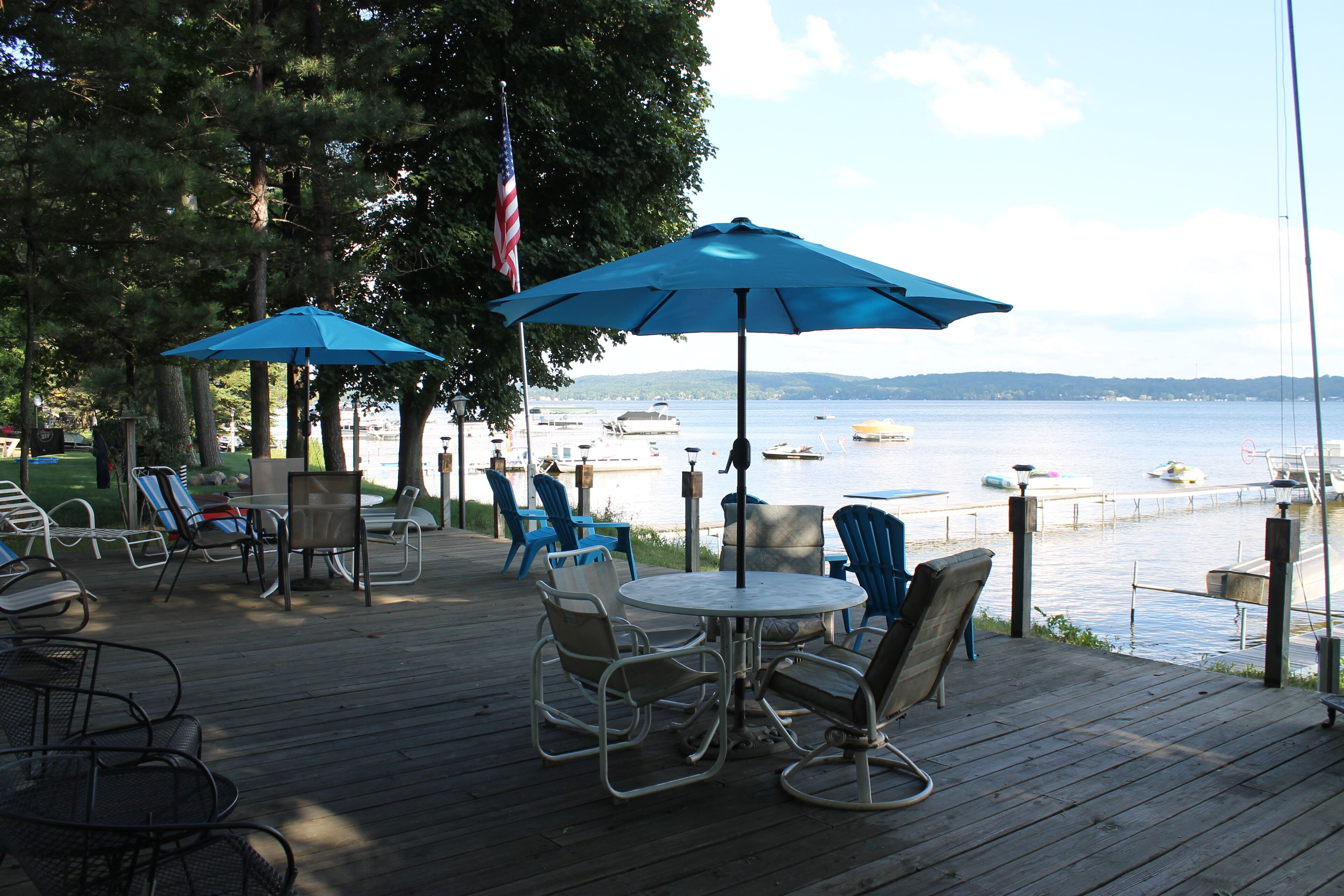 Sleeps Up To 10 People!  Directly On The Pristine Sandy Bottom All Sports Lake!