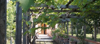 casa rural, rodeado de zonas verdes
