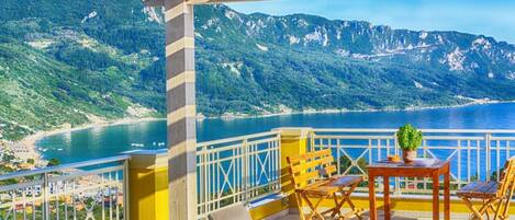 تناول الطعام بالخارج