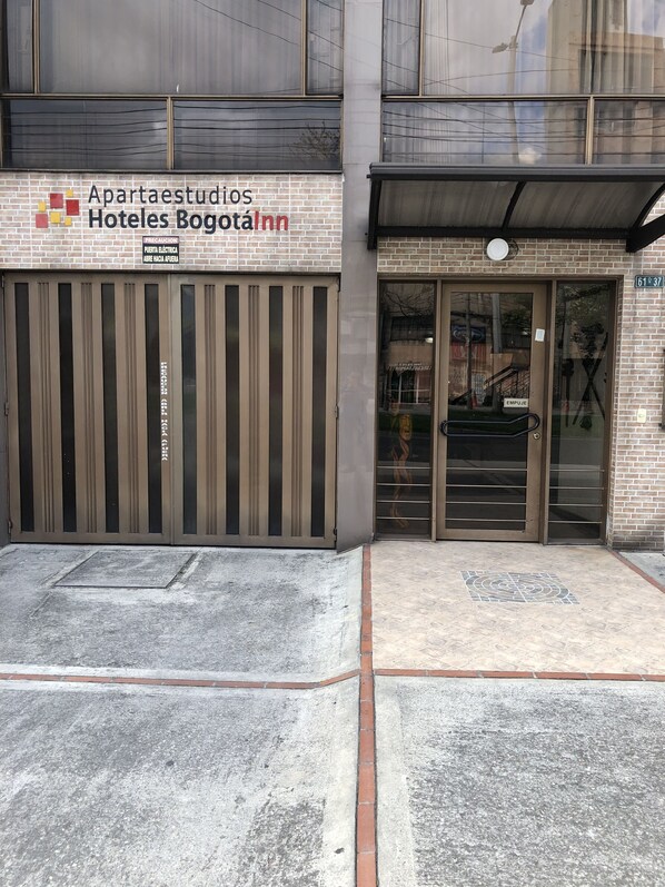 Property entrance - Hotel Campin Inn (Bogotá)