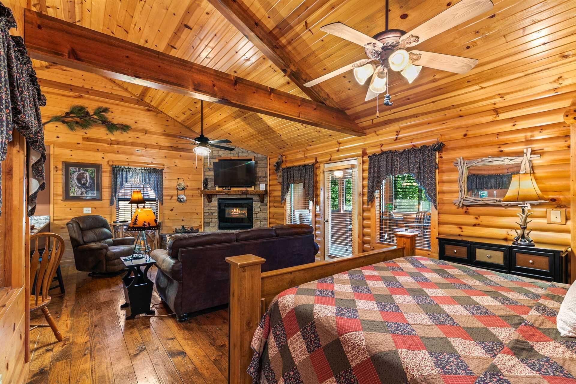 Luxury Cabin ! King Bed, Full Kitchen, Fireplace, 3 Pools! | A1