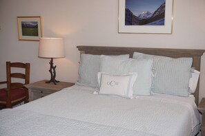 3 bedrooms, iron/ironing board, Internet, bed sheets