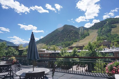 Location! Location! Location! Outstanding Views of Ajax (203040-6863)