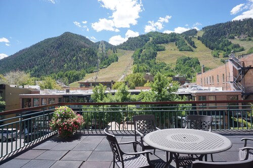 Location! Location! Location! Outstanding Views of Ajax (203040-6863)