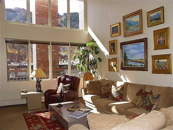 TV, fireplace, stereo