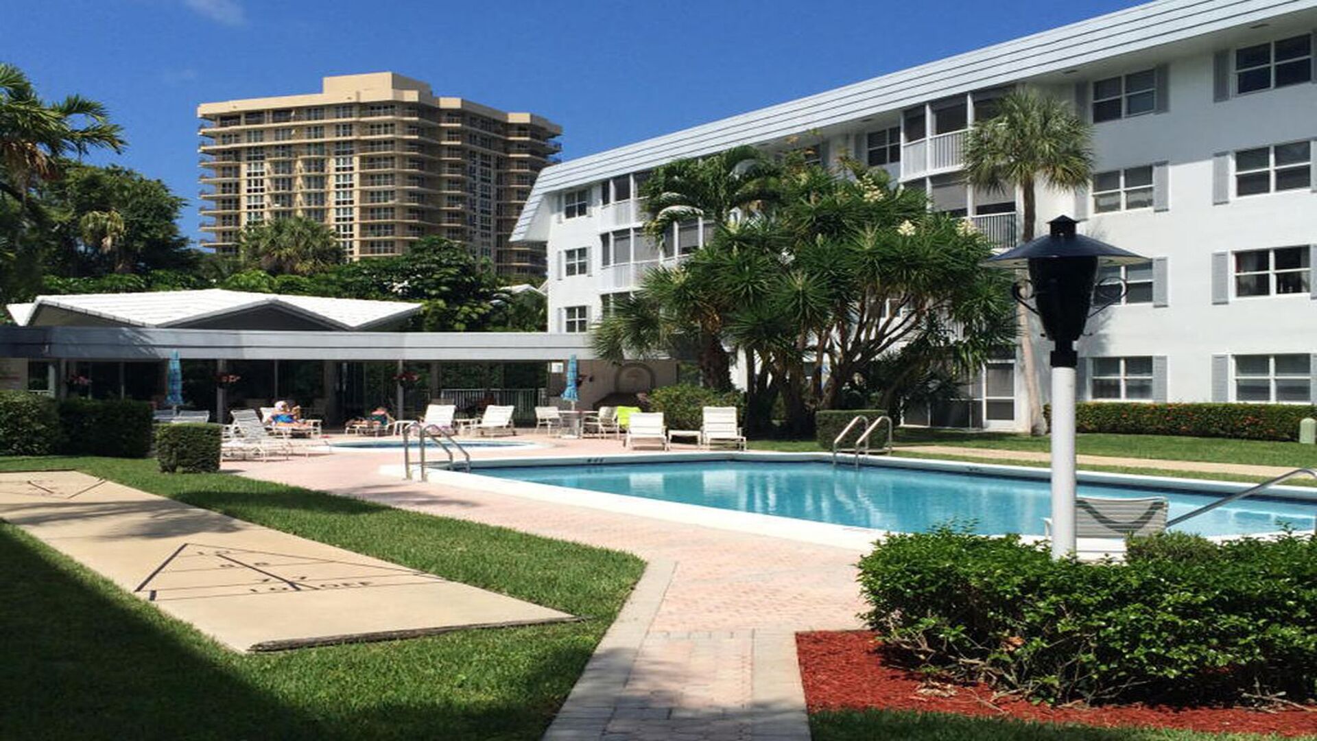 Luxurious East Boca Raton Condo - 90 DAYS MINIMUM RENTAL ONLY .