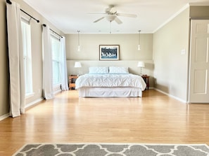 3 chambres, bureau, Wi-Fi gratuit, draps fournis