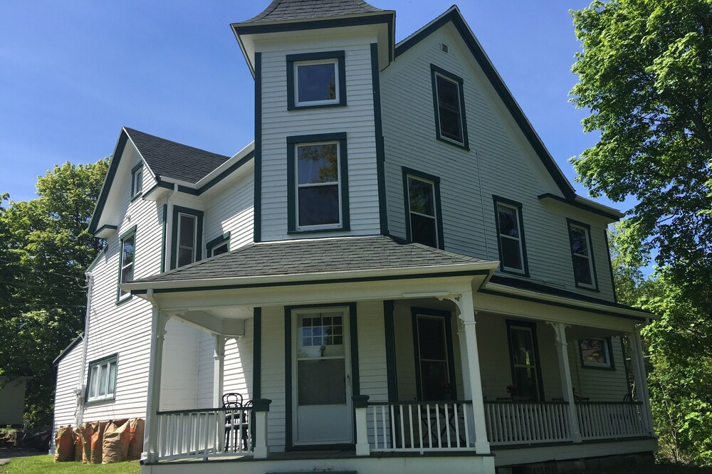 Wolfville Estate