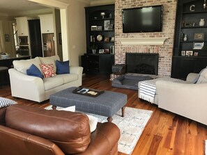 TV, fireplace, table tennis - Masters rental in golf community (Evans)