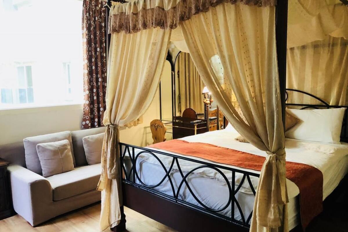 Desk, free WiFi, bed sheets
