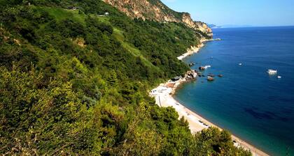 Komfortable mediterrane Villa mit herrlichem Meerblick und Kunstdekor