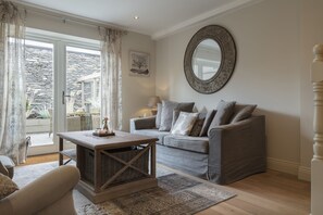 TV - Shrubbery Mews 5 * Apt 2 (Kenmare)