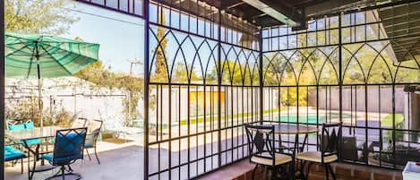 تناول الطعام بالخارج