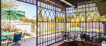 Central Tucson Charmer nyrenoveret hele huset med pool!