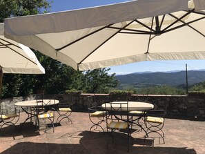 Outdoor dining - Two Bedroom Apartment Cicala in the Tuscan Countryside (Greve in Chianti)