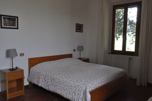 2 dormitorios, cuna de viaje, wifi gratis y ropa de cama