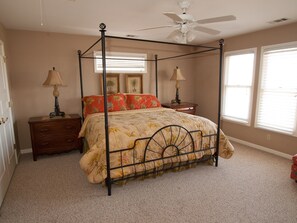 2 Schlafzimmer, Schreibtisch, Bügeleisen/Bügelbrett, kostenloses WLAN