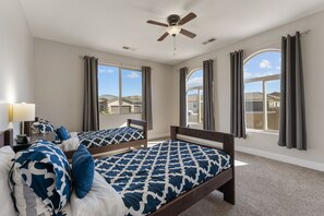 4 makuuhuonetta, silitysrauta/-lauta, Wi-Fi, vuodevaatteet