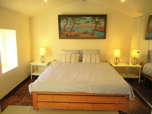 4 bedrooms, iron/ironing board, travel crib, free WiFi - In Uzès 100% quiet! 100sqm + private terrace, pool12X8m, 4 bedrooms, 5000sqm garden, WLan (Uzès)