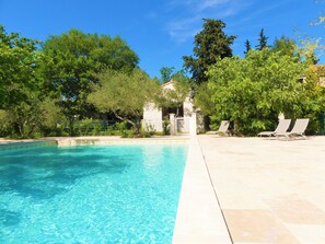 Outdoor pool - In Uzès 100% quiet! 100sqm + private terrace, pool12X8m, 4 bedrooms, 5000sqm garden, WLan (Uzès)