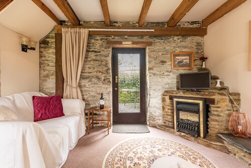 Cob Loaf Cottage, Fowey, close to Readymoney Cove