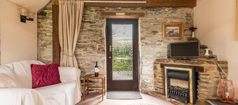 Cob Loaf Cottage, Fowey, close to Readymoney Cove