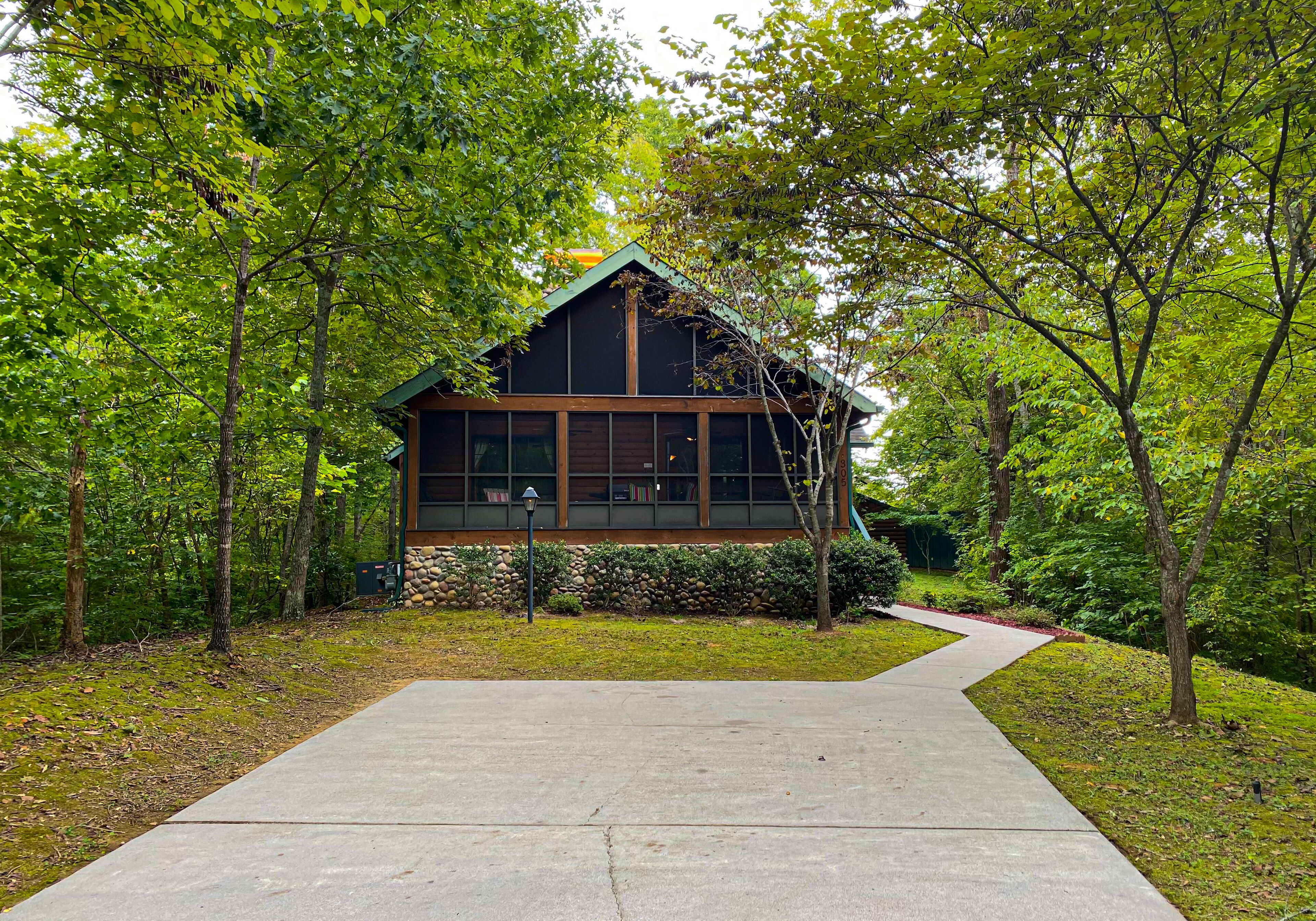 Red leaf Lodge. Your Home away from home in the Smokies