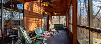 Red Leaf Lodge 
Peaceful  Cabin for 6  with Hot Tub