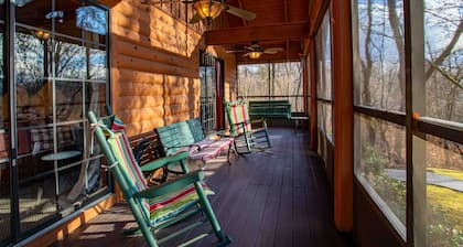 Punainen lehti Lodge. Kotisi poissa kotoa Smokies