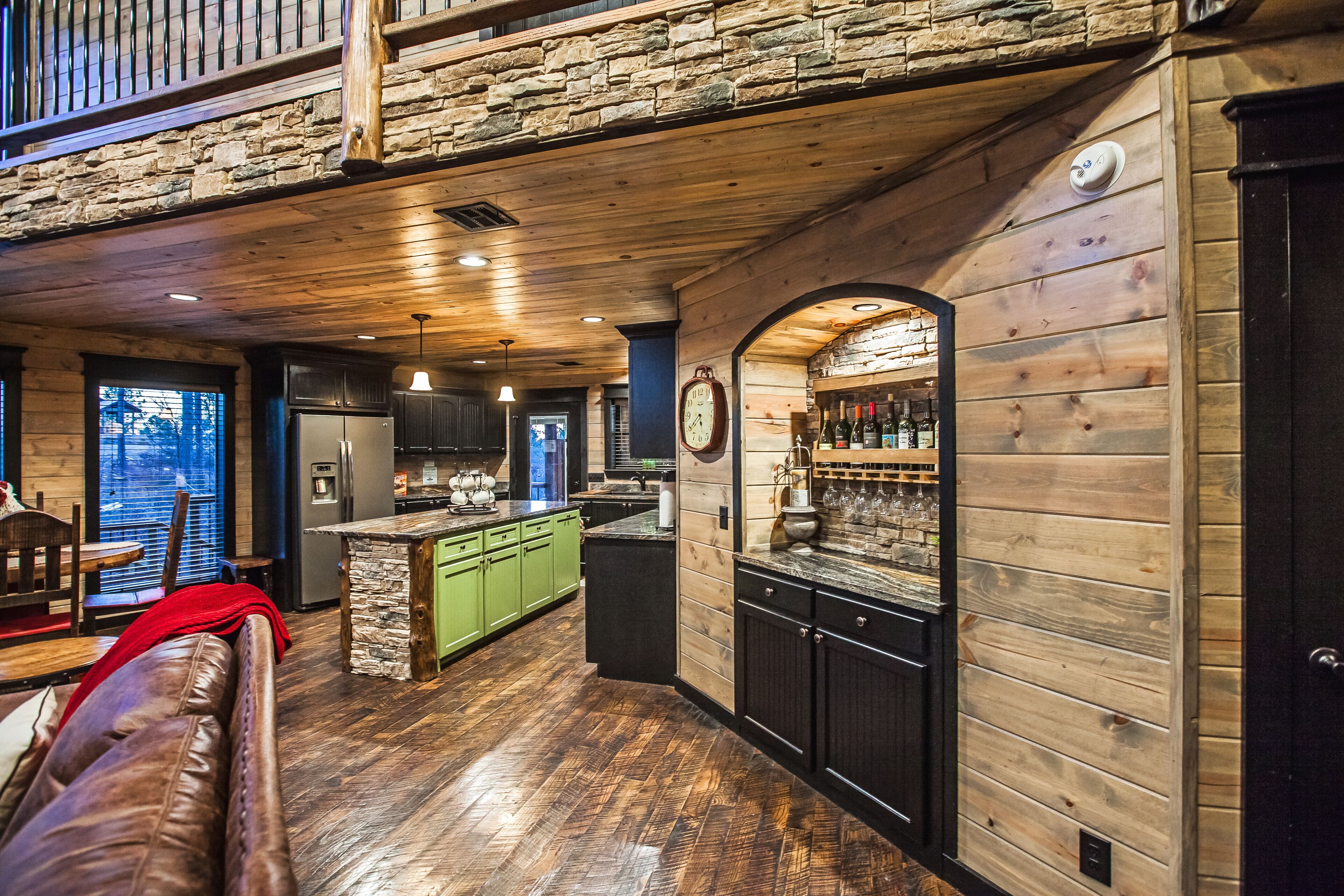 Mountain Melody - 4 Bedroom Mountain Retreat (Sleeps 11, Tree House, Hot Tub)