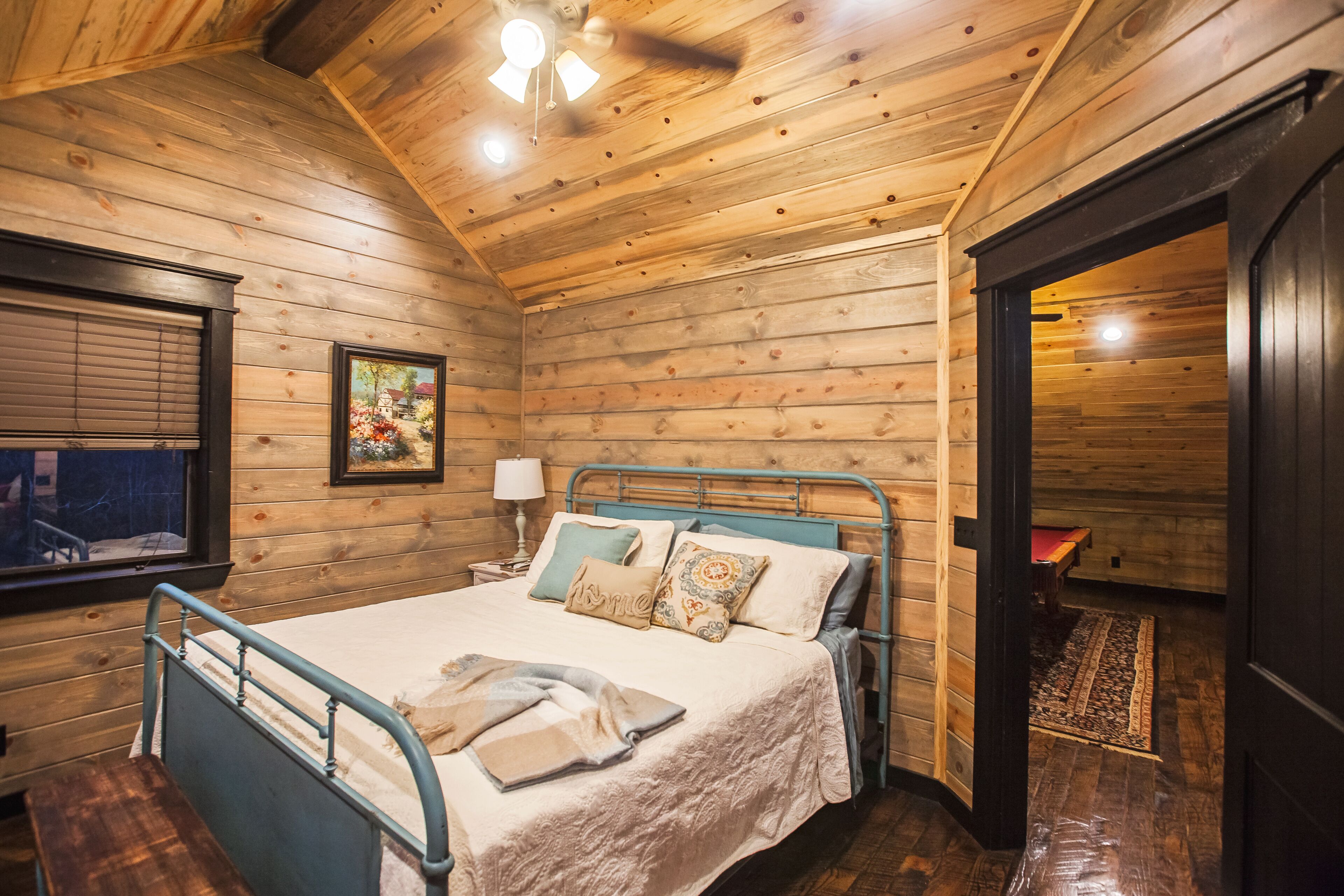 Mountain Melody - 4 Bedroom Mountain Retreat (Sleeps 11, Tree House, Hot Tub)