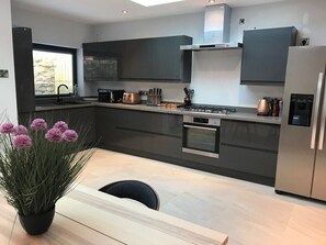 Coffee/tea maker, fridge, microwave, oven