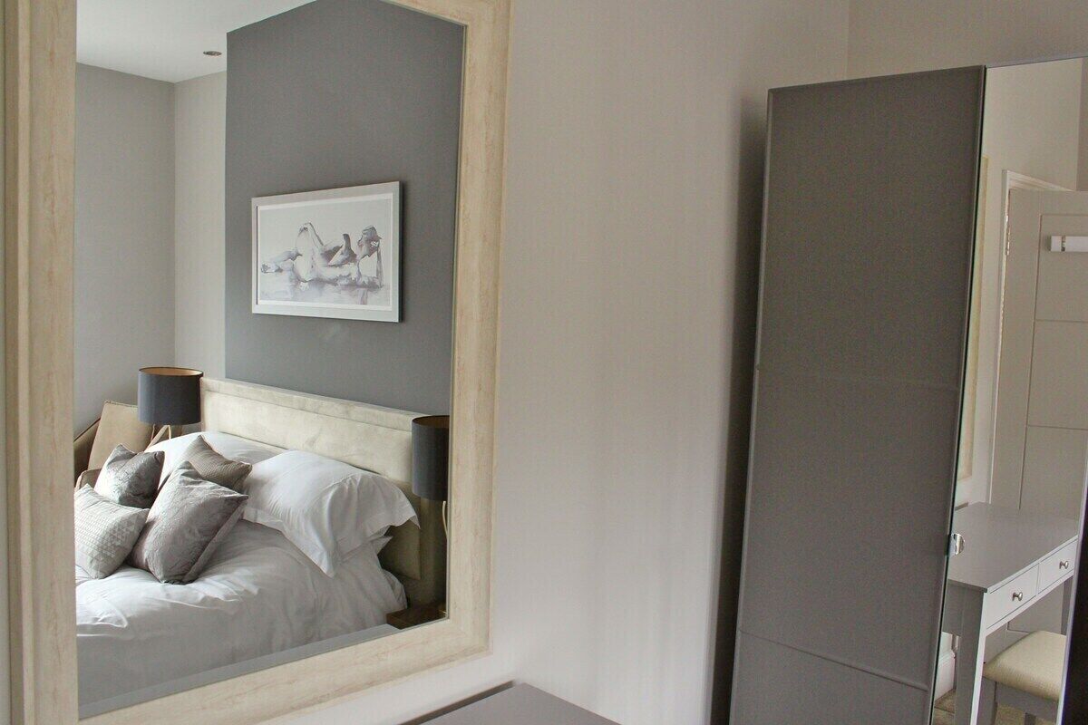 4 bedrooms, desk, iron/ironing board, travel cot